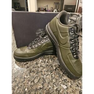 Nike Men's Olive Green Sneakers